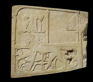 Relief représentant un sphinx marchant, 1069-715 av. J.-C.